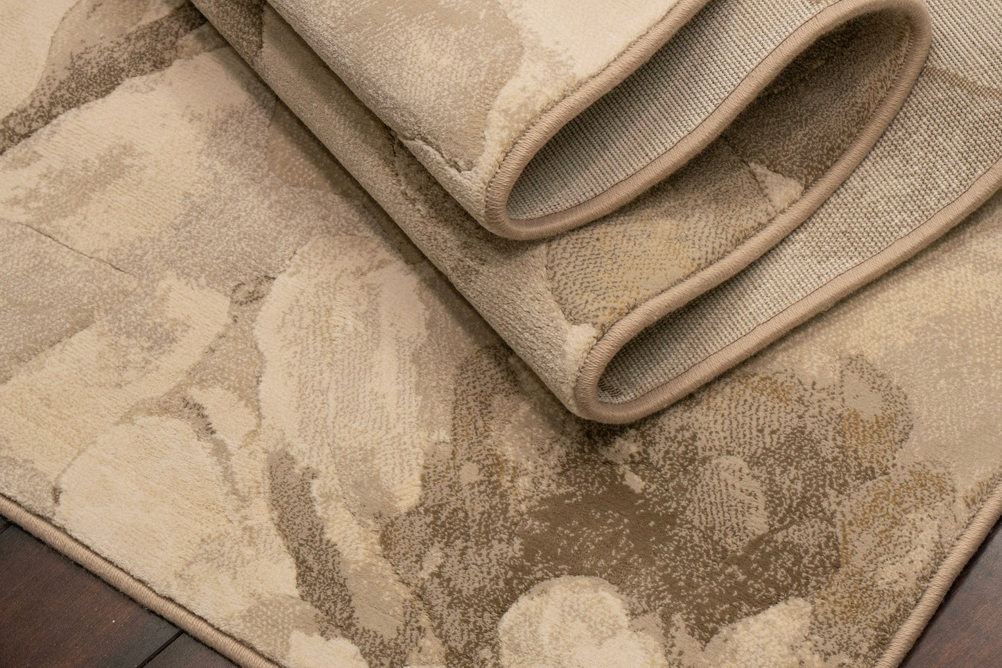 Eclipse Contemporary Beige/Cream Floral Medium Pile Rug