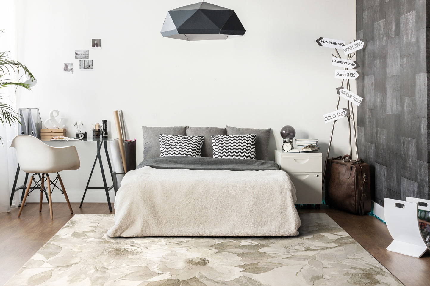 Eclipse Contemporary Beige/Cream Floral Medium Pile Rug