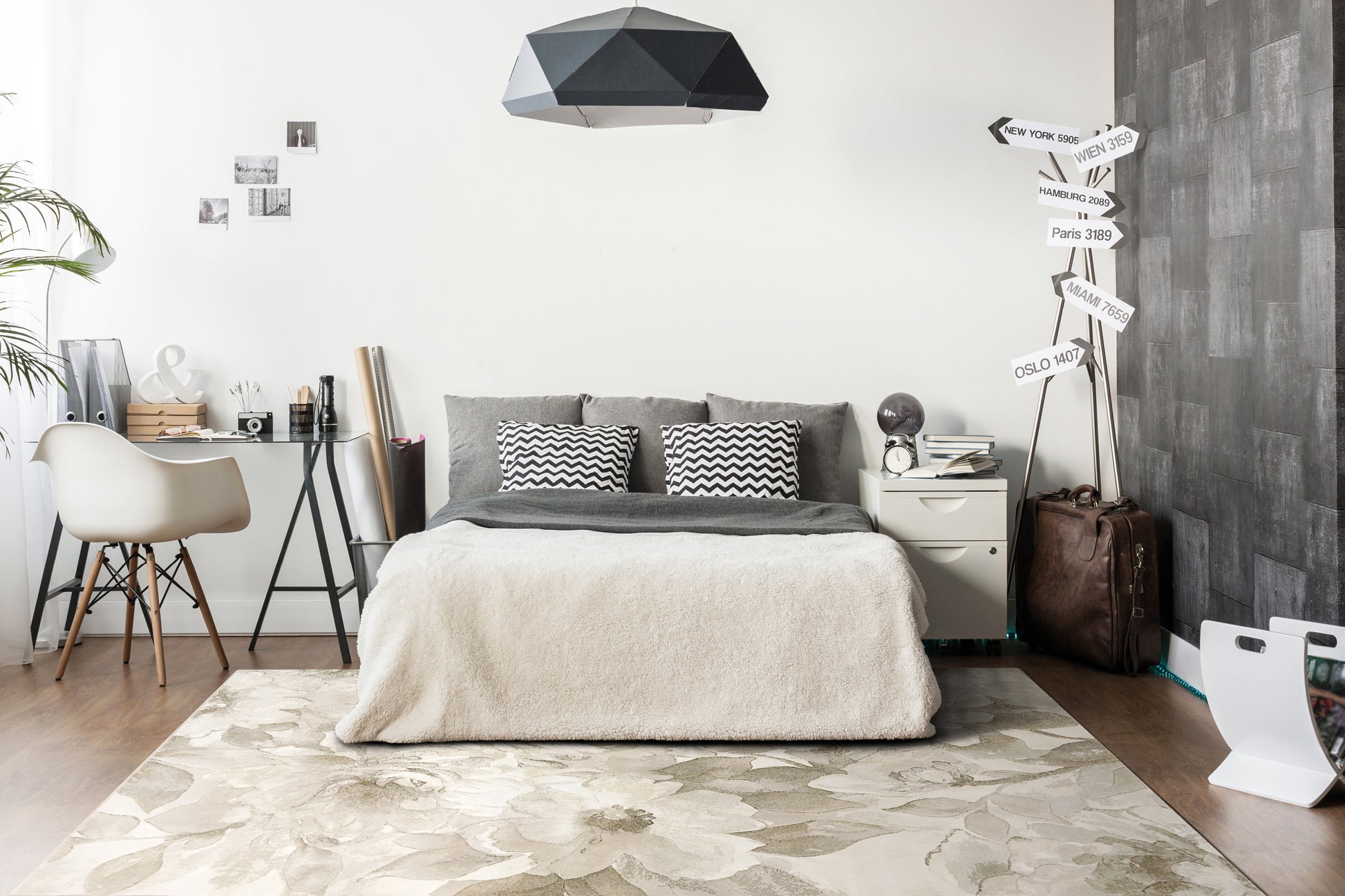 Eclipse Contemporary Beige/Cream Floral Medium Pile Rug