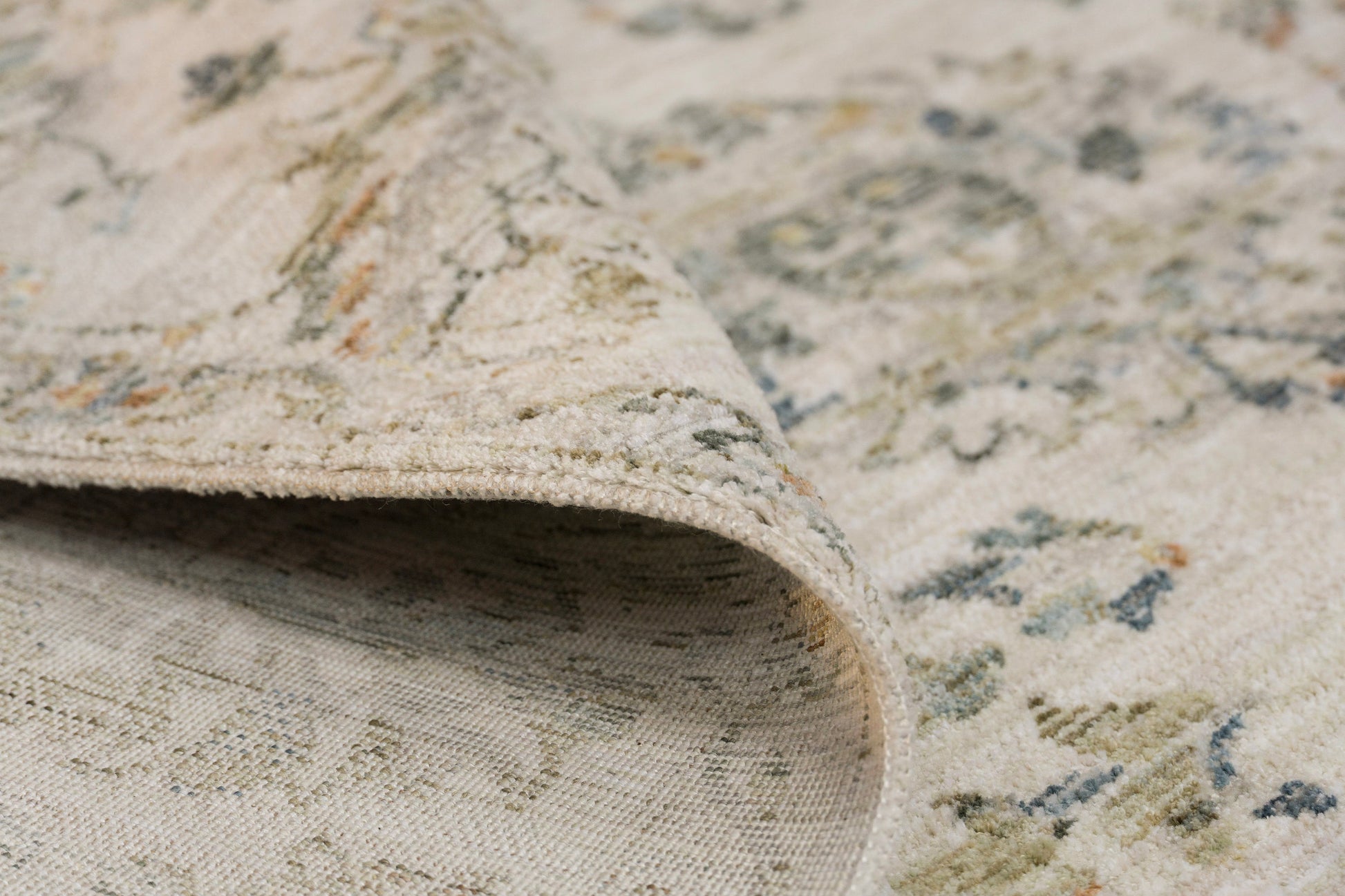 Flare Traditional Beige/Blue Floral Low Pile Rug