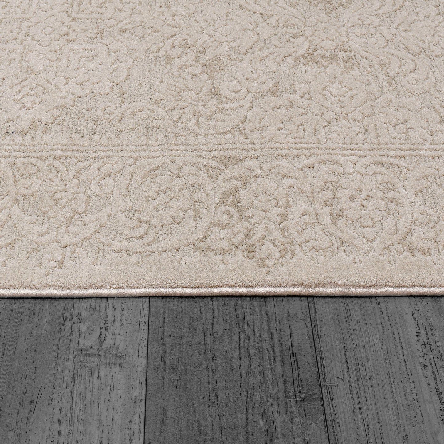 Hamilton Traditional Cream Floral Medium Pile Rug