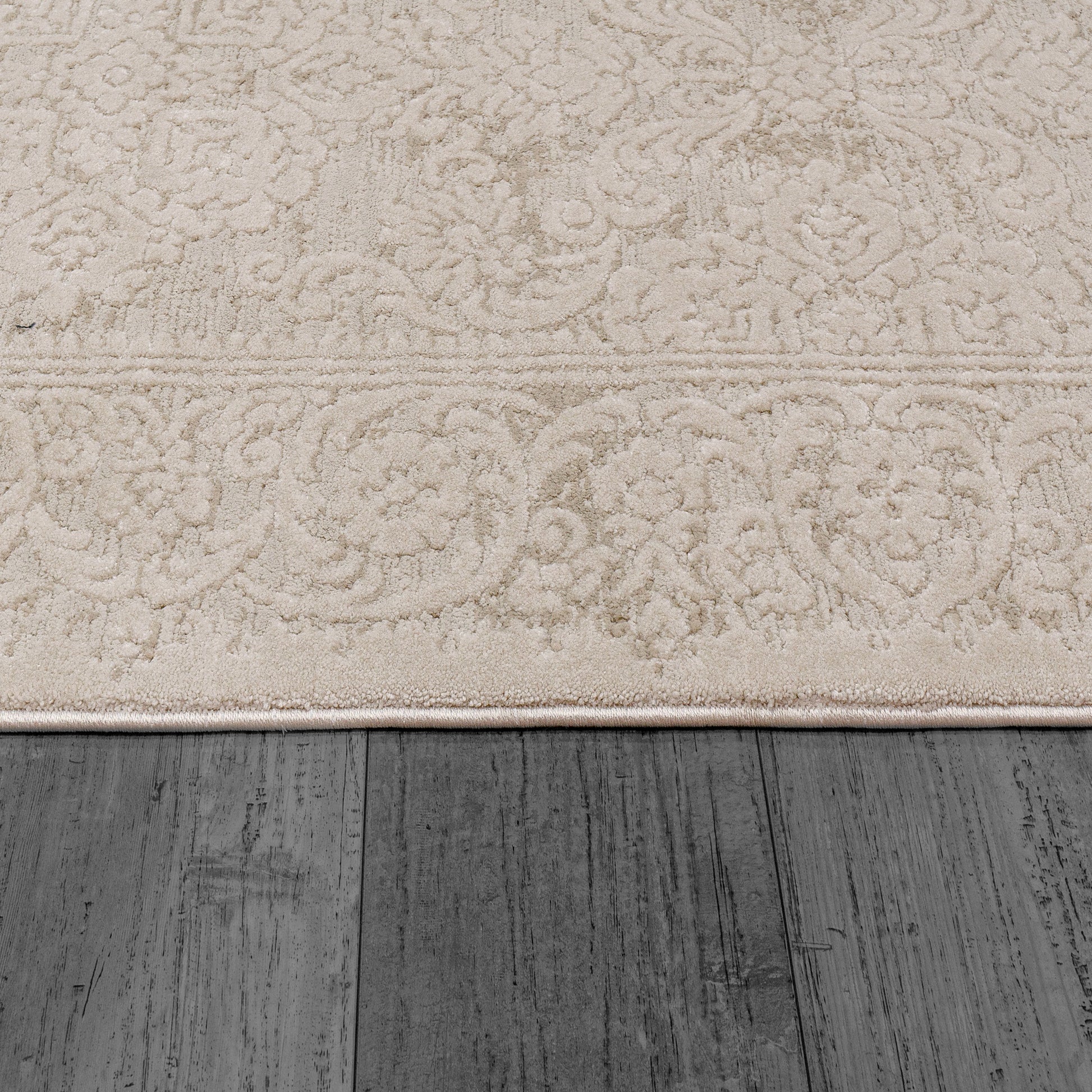 Hamilton Traditional Cream Floral Medium Pile Rug