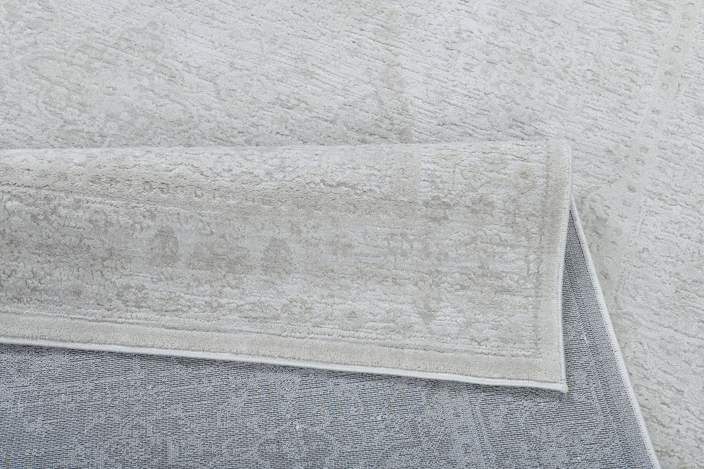 Hamilton Traditional Ivory/Grey Medallion Medium Pile Rug