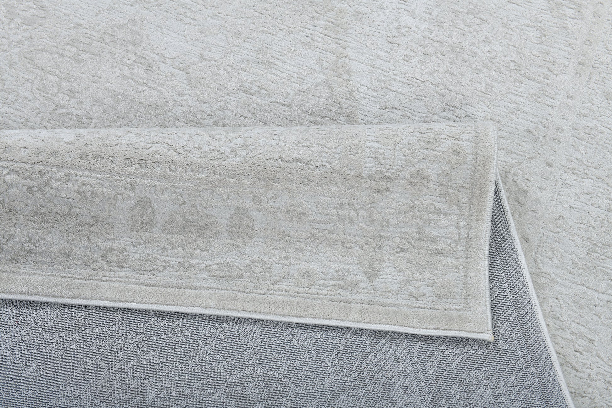 Hamilton Traditional Ivory/Grey Medallion Medium Pile Rug