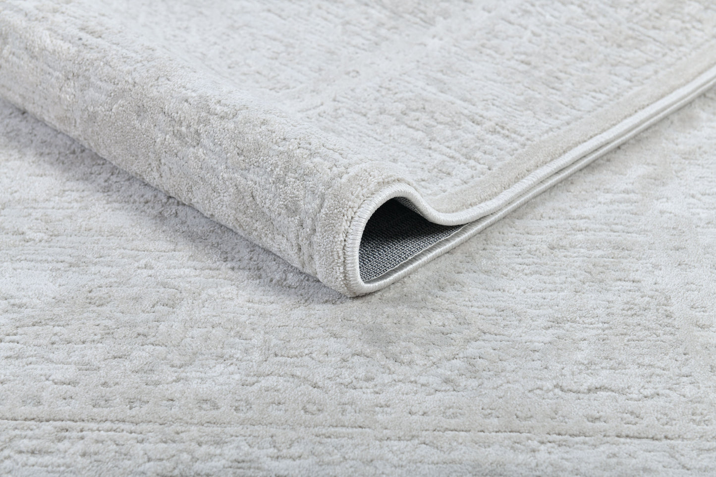Hamilton Traditional Ivory/Grey Medallion Medium Pile Rug