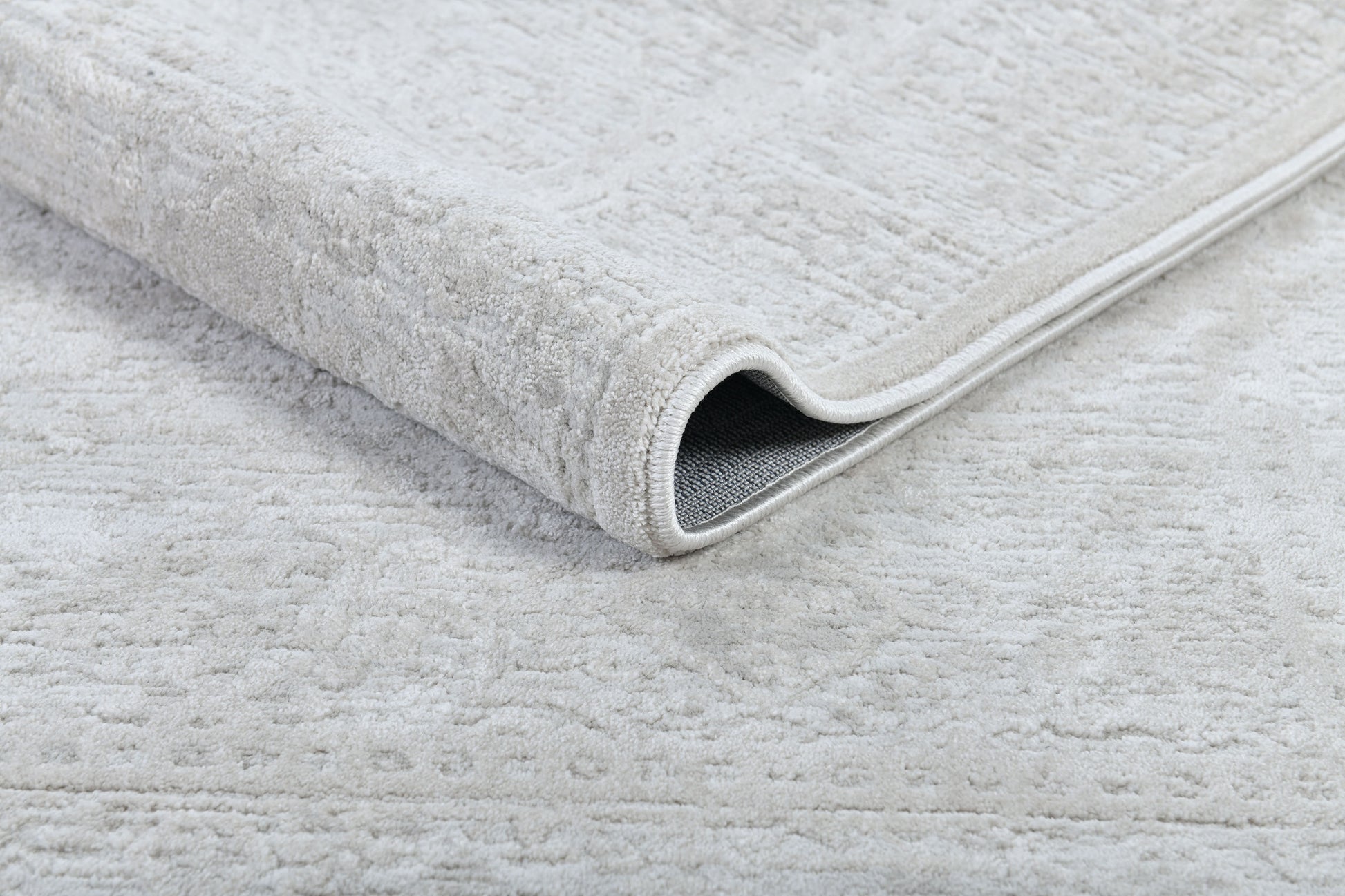 Hamilton Traditional Ivory/Grey Medallion Medium Pile Rug