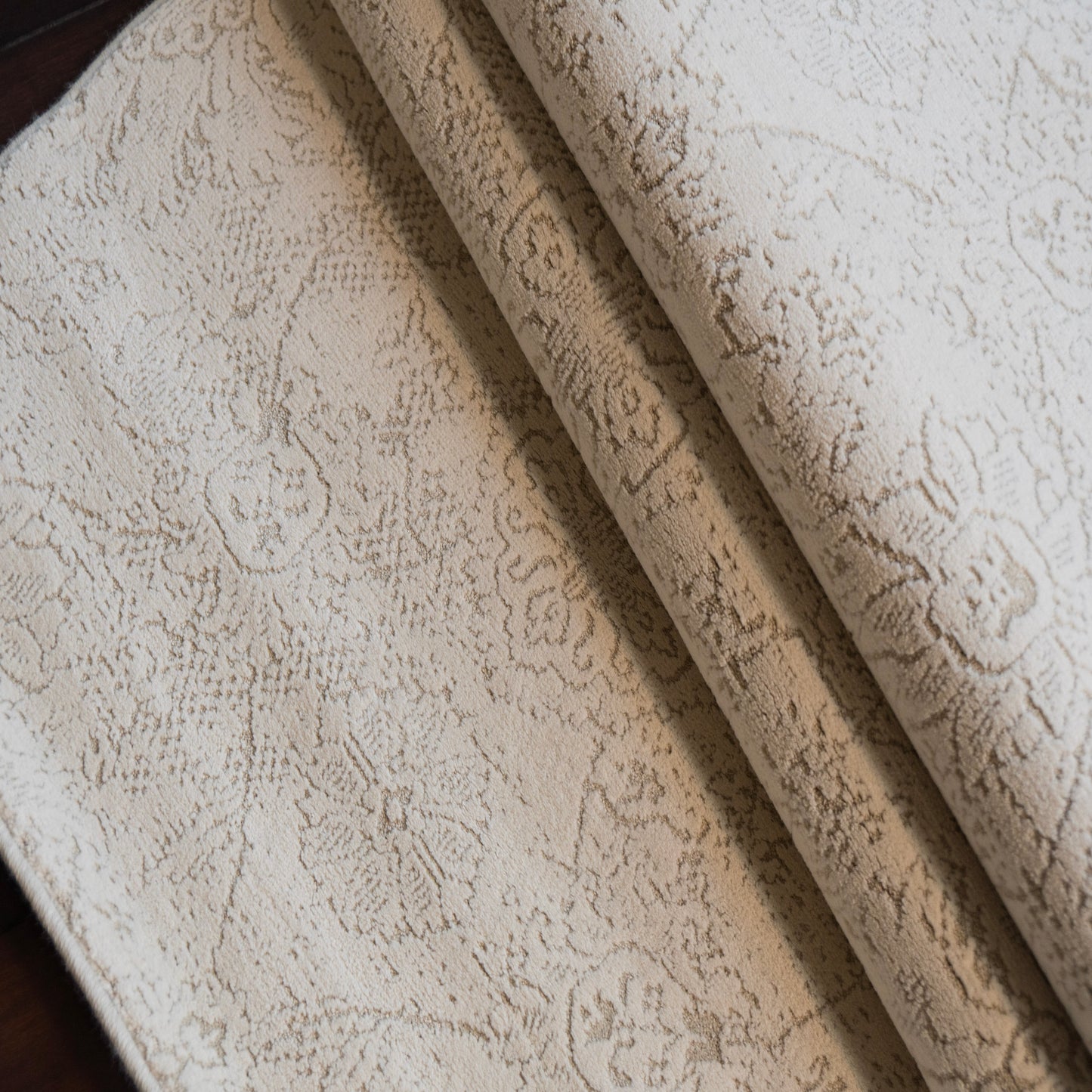 Harmony Contemporary Ivory/Beige Damask Medium Pile Rug