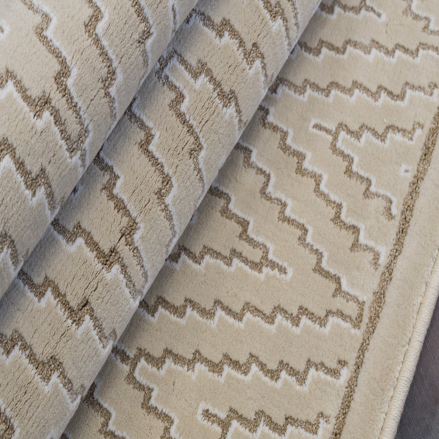 Harmony Contemporary Ivory/Grey Chevron Medium Pile Rug