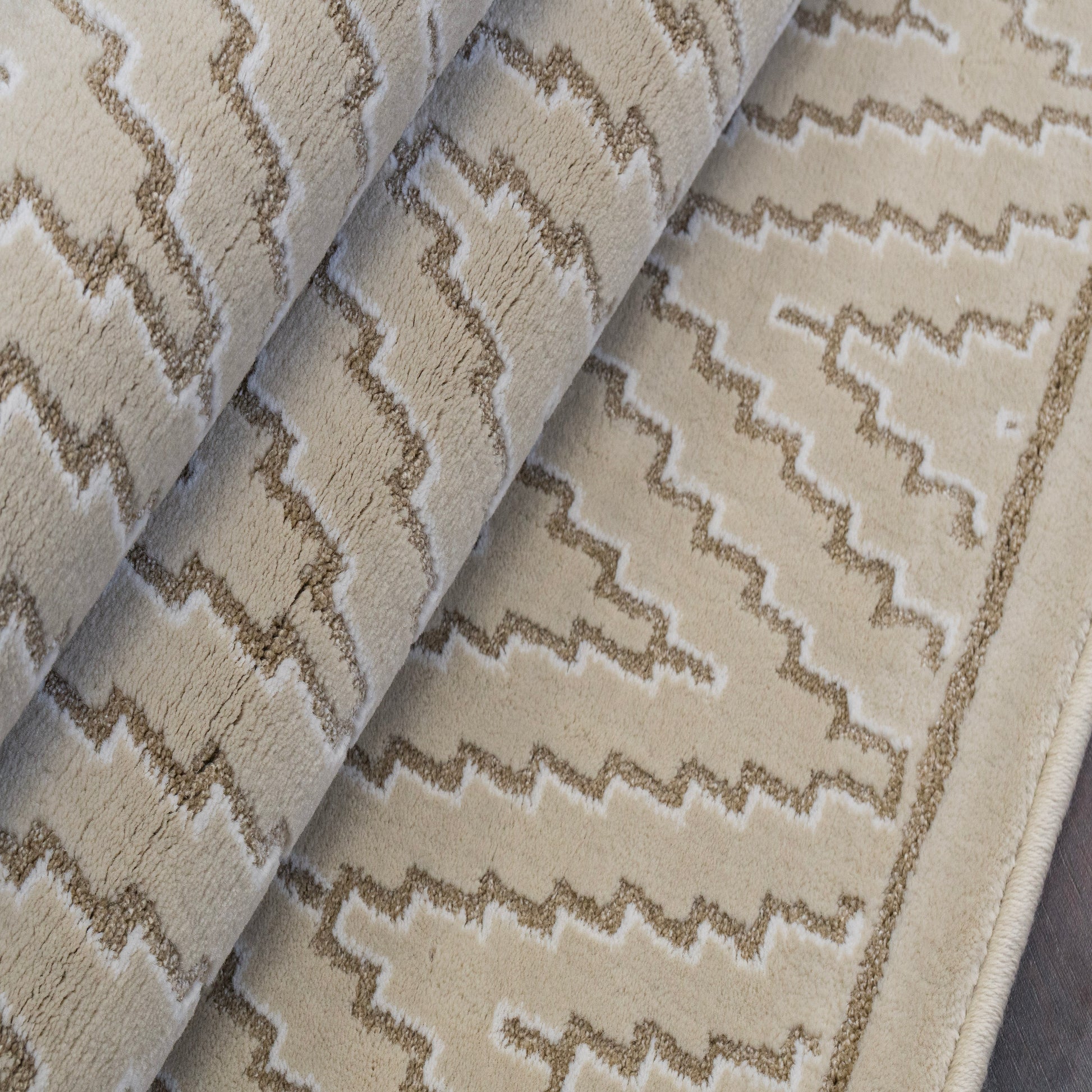 Harmony Contemporary Ivory/Grey Chevron Medium Pile Rug
