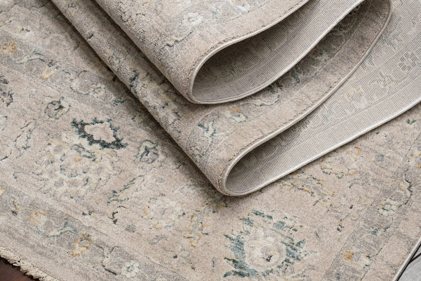 Hudson Traditional Beige/Ivory Oriental High-Low Rug