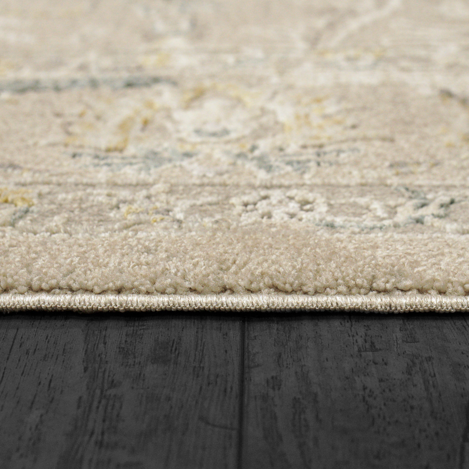 Hudson Traditional Beige/Ivory Oriental High-Low Rug