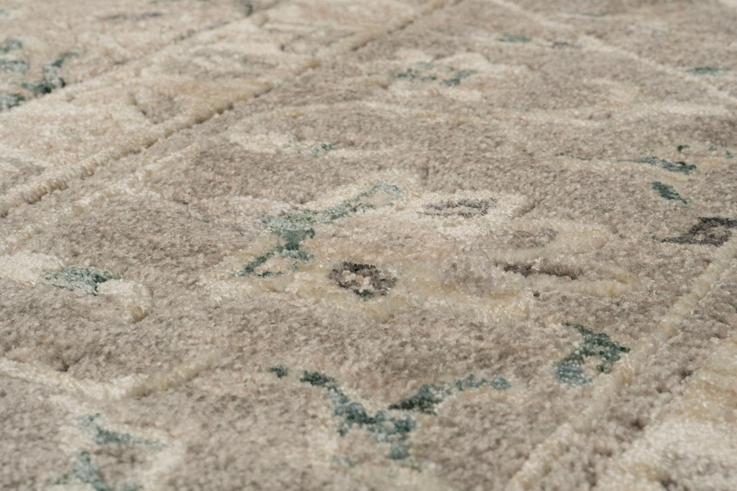 Hudson Traditional Beige/Grey Oriental High-Low Rug