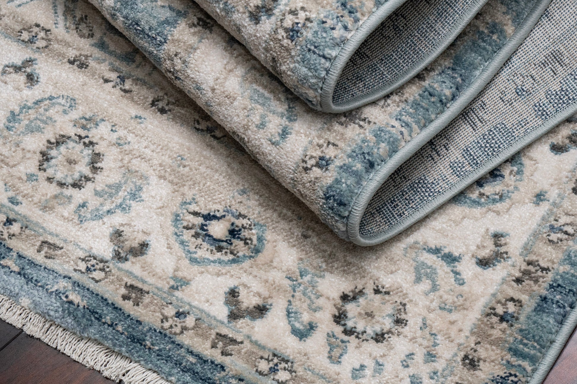 Juno Transitional Light Blue/Cream Distressed Medium Pile Rug