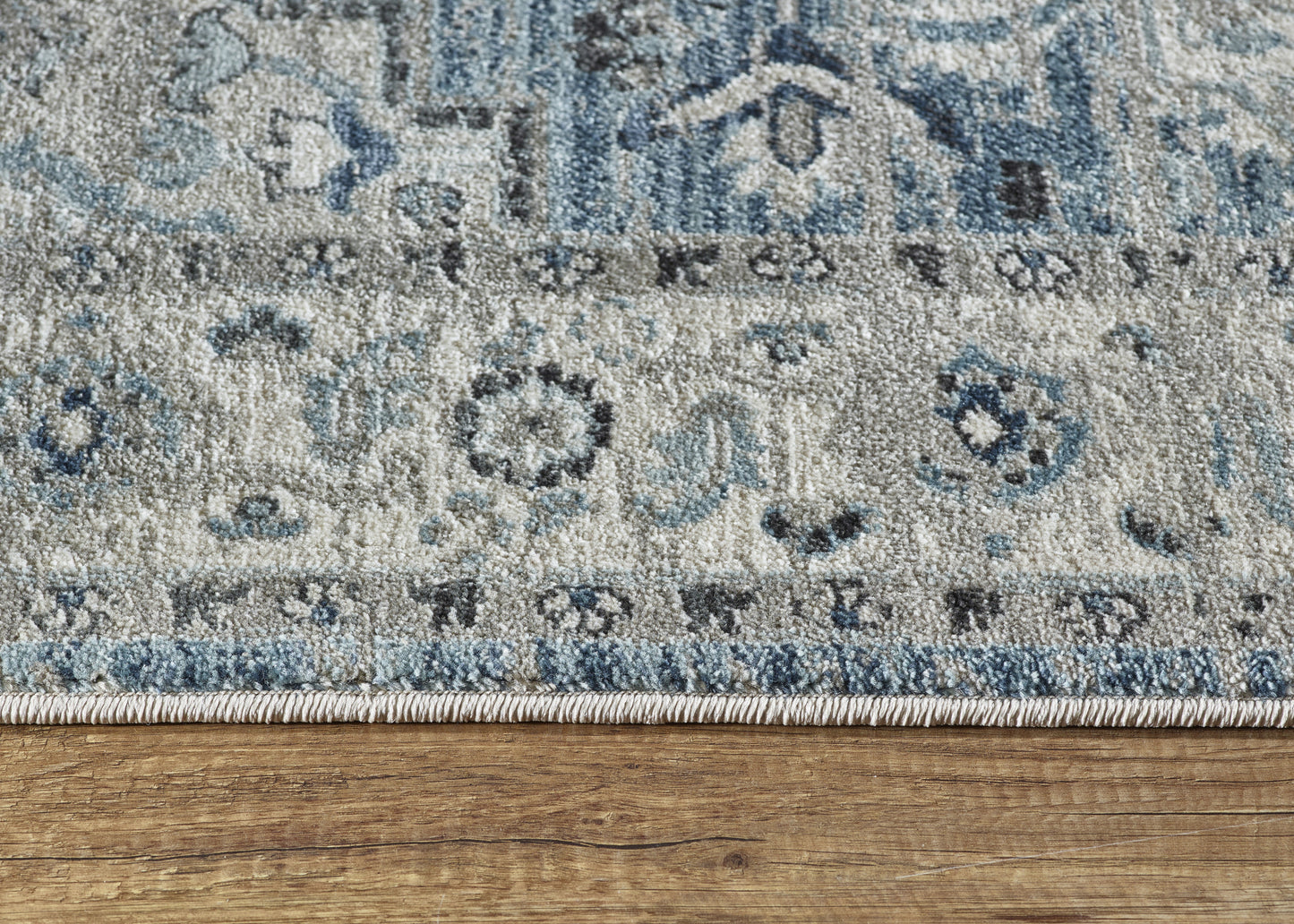 Juno Transitional Light Blue/Cream Distressed Medium Pile Rug