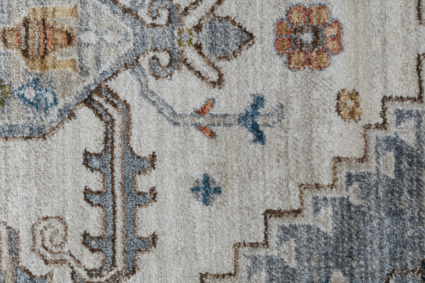 Juno Traditional Ivory/Grey Oriental Medium Pile Rug
