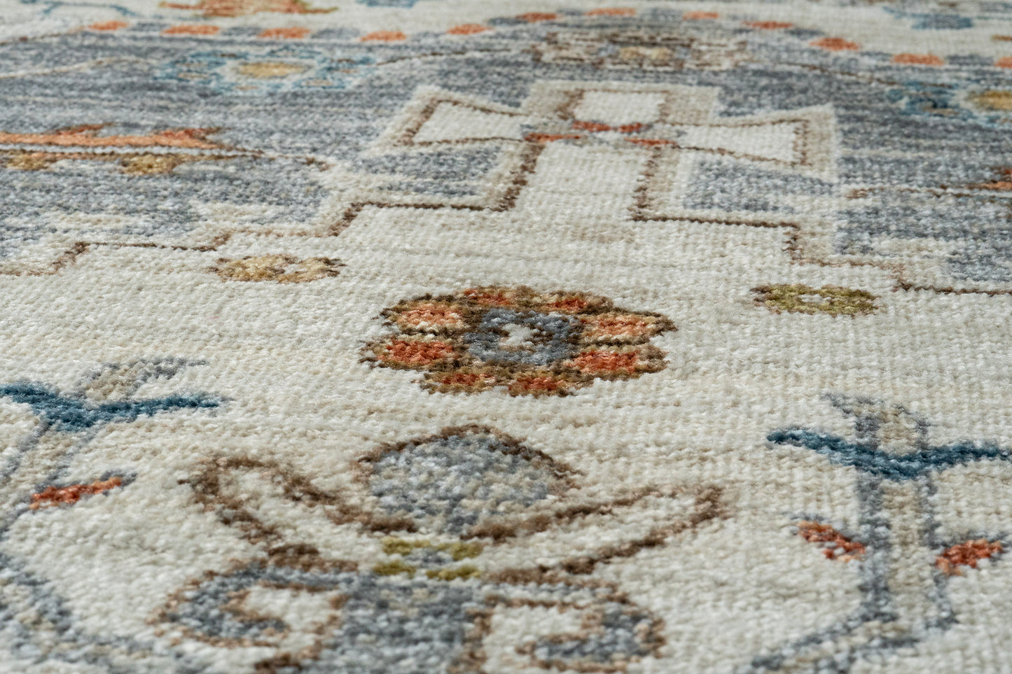 Juno Traditional Ivory/Grey Oriental Medium Pile Rug