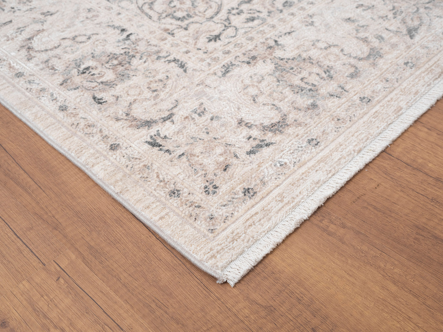 Lara Traditional Ivory/Beige/Grey Medallion Low Pile Rug