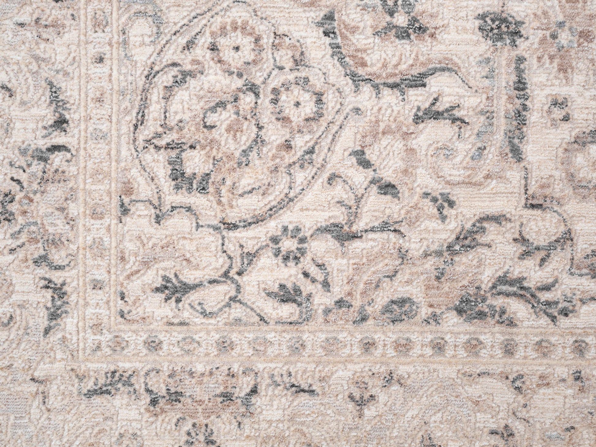 Lara Traditional Ivory/Beige/Grey Medallion Low Pile Rug