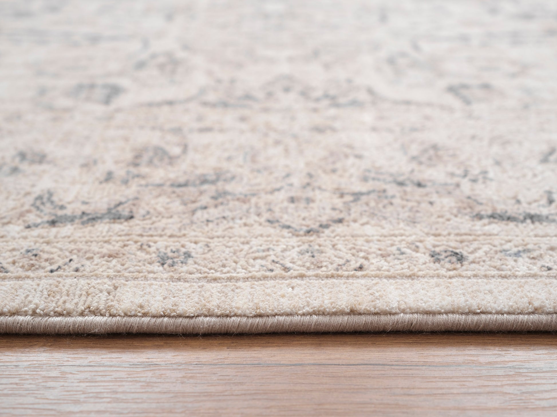 Lara Traditional Ivory/Beige/Grey Medallion Low Pile Rug