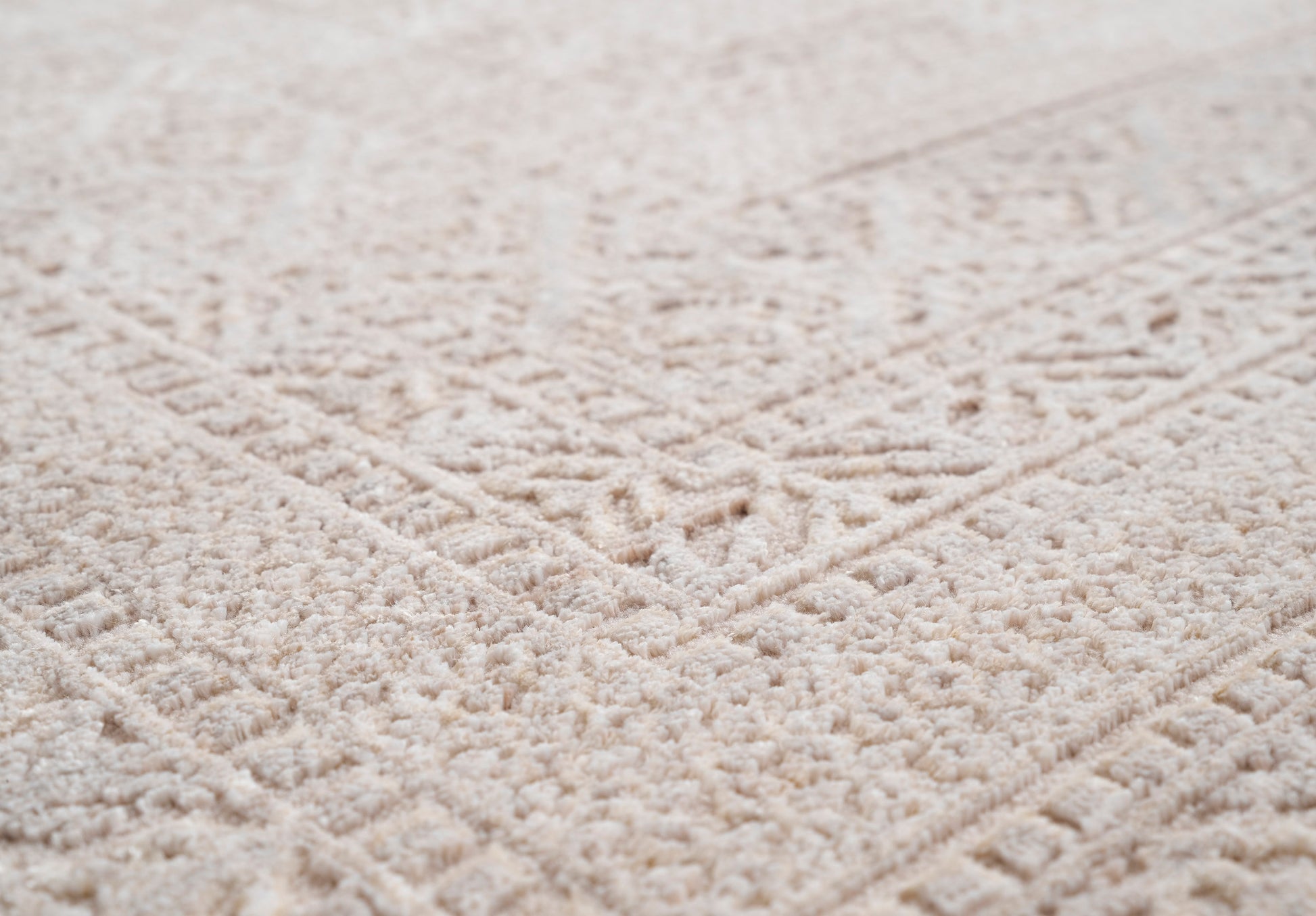 Lara Traditional Taupe Floral Low Pile Rug