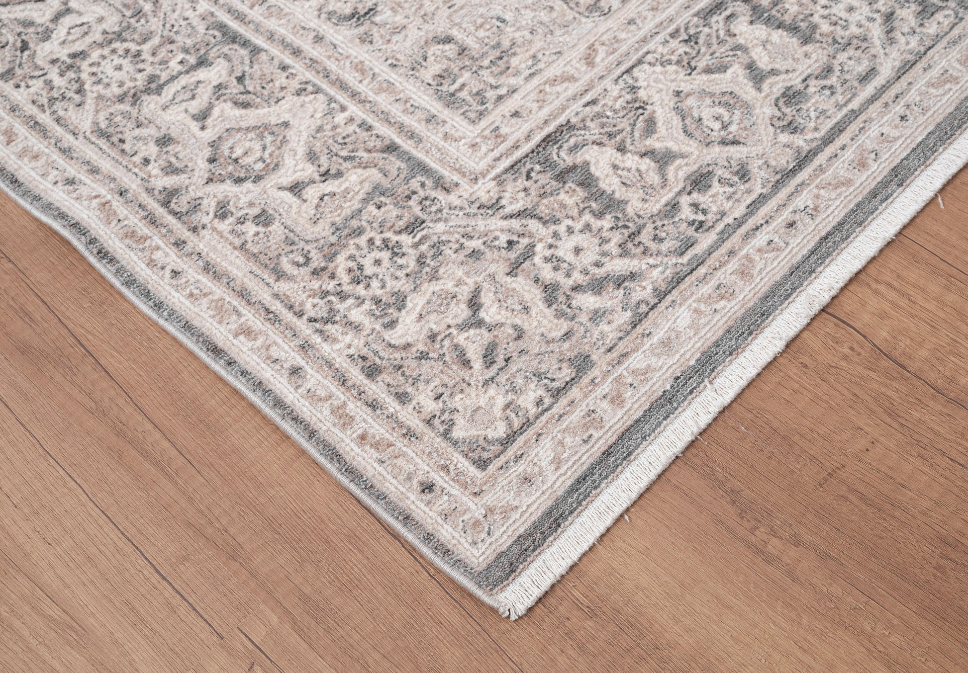 Lara Traditional Ivory/Grey Medallion Low Pile Rug