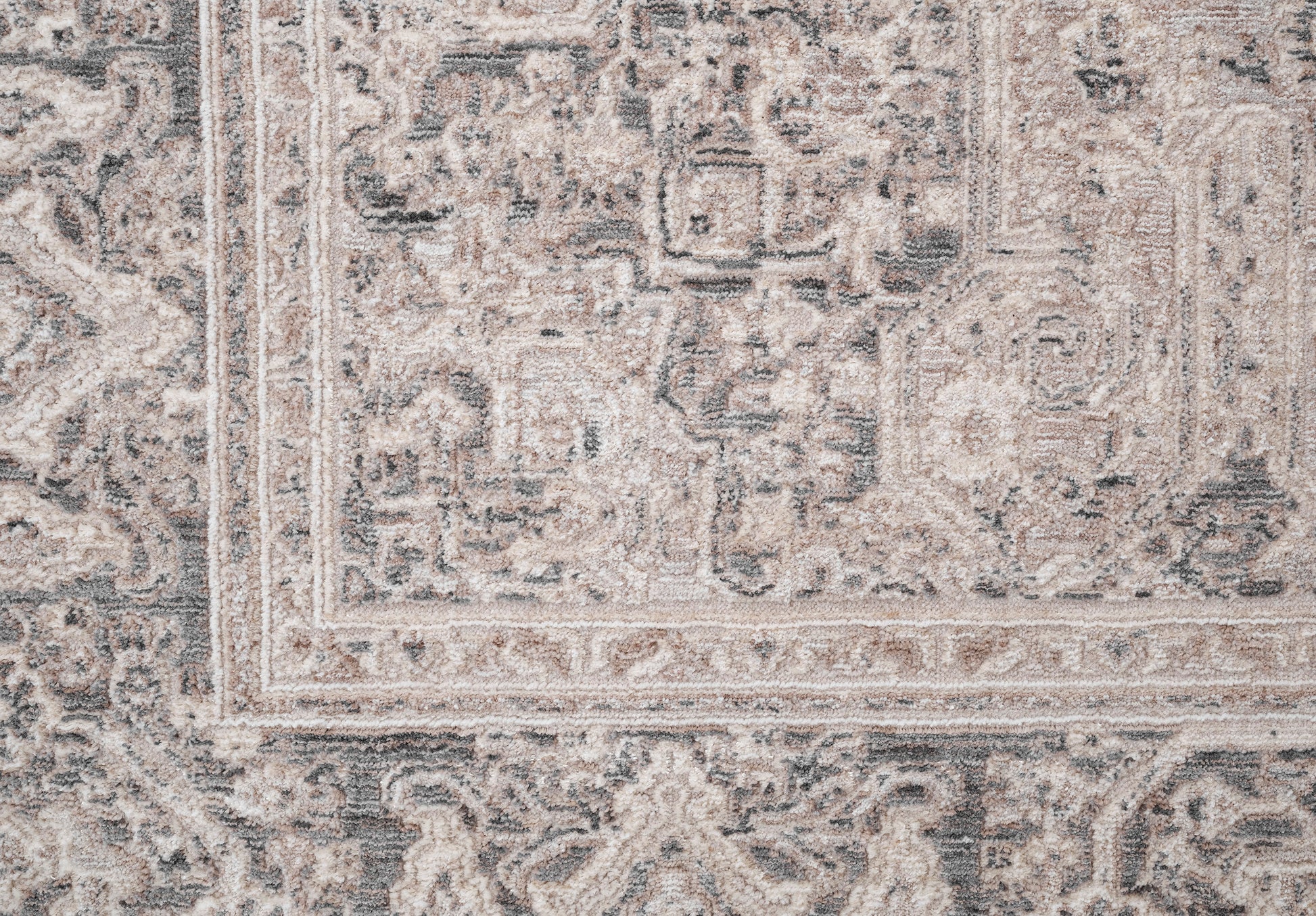 Lara Traditional Ivory/Grey Medallion Low Pile Rug