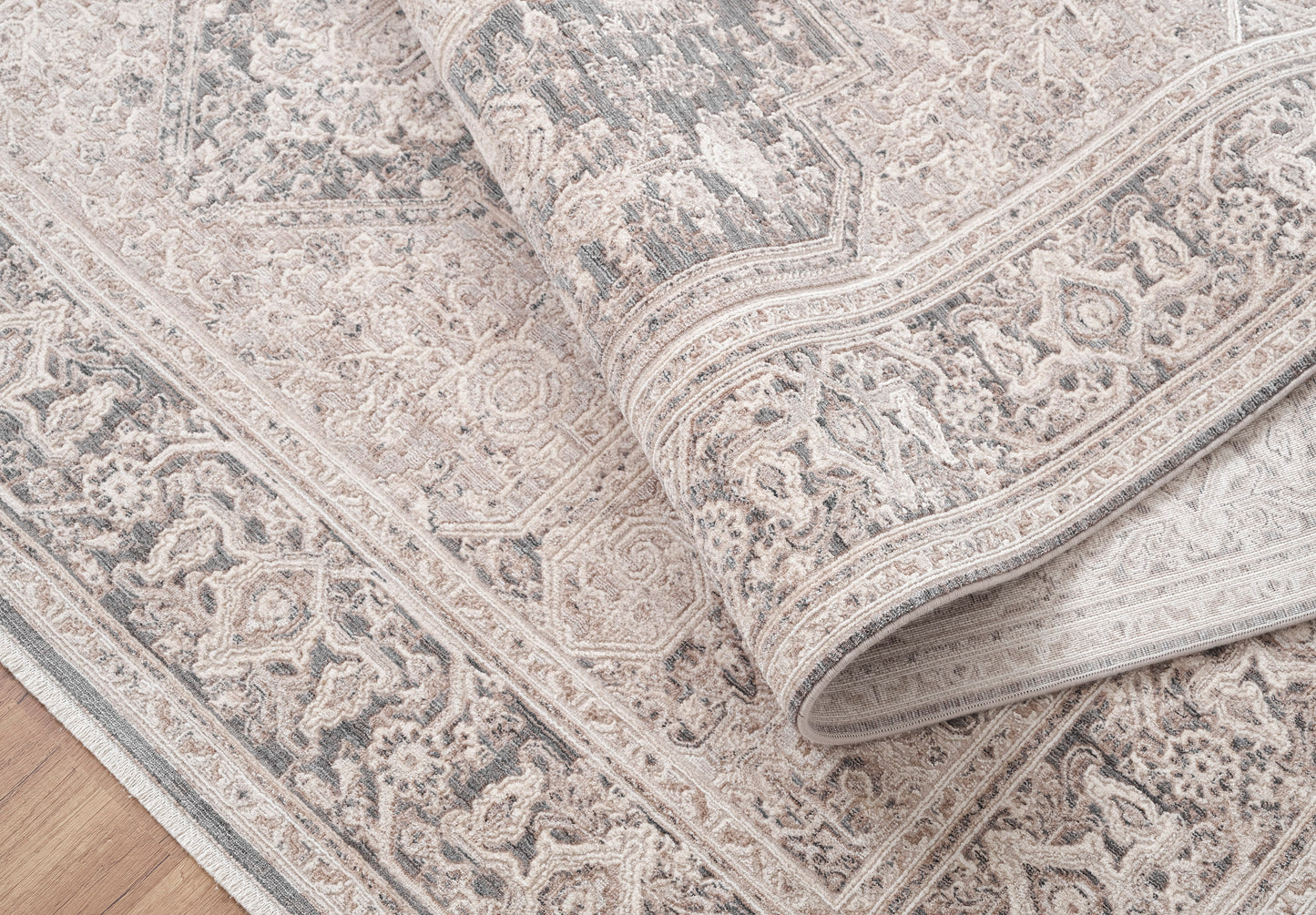 Lara Traditional Ivory/Grey Medallion Low Pile Rug