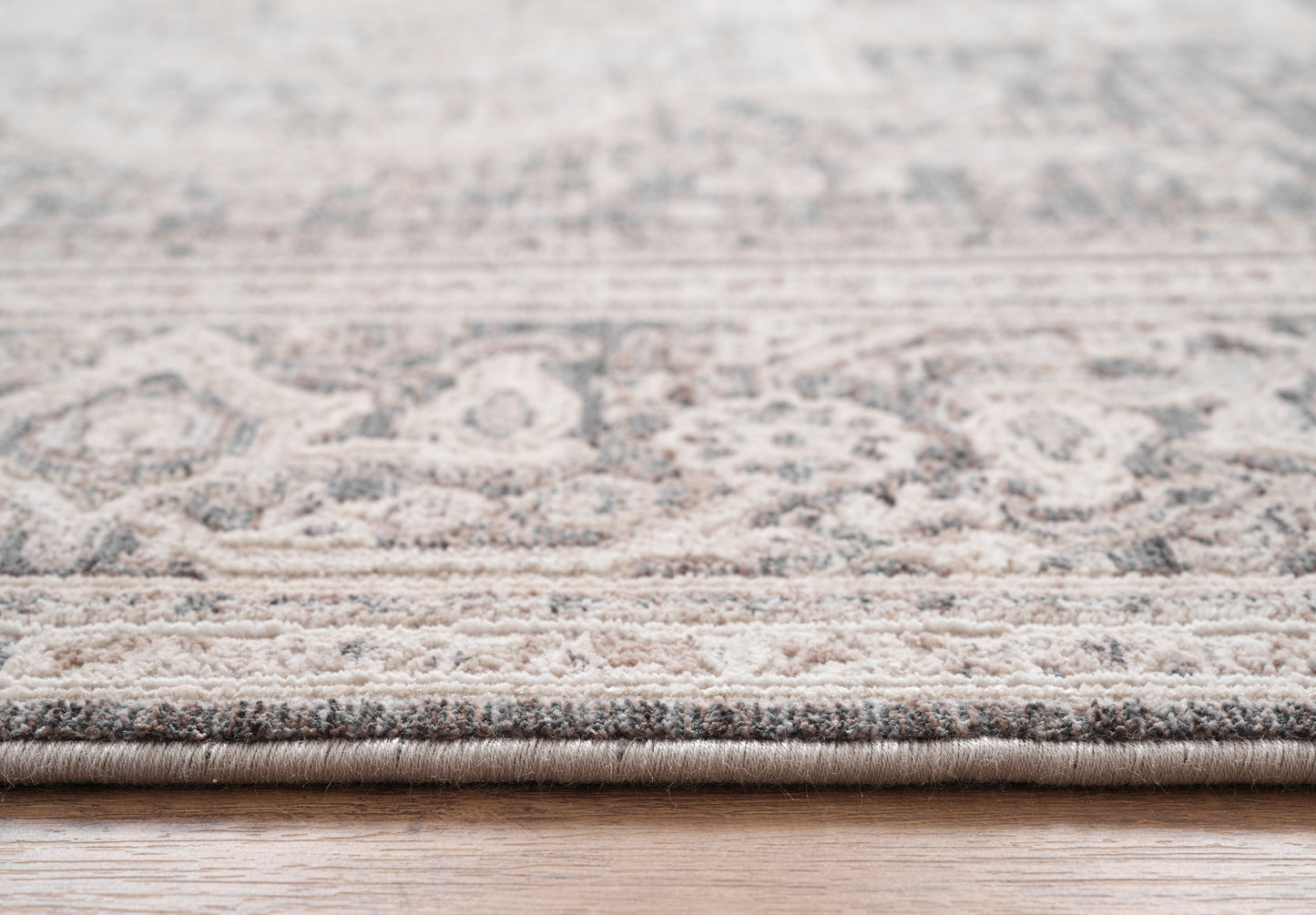 Lara Traditional Ivory/Grey Medallion Low Pile Rug