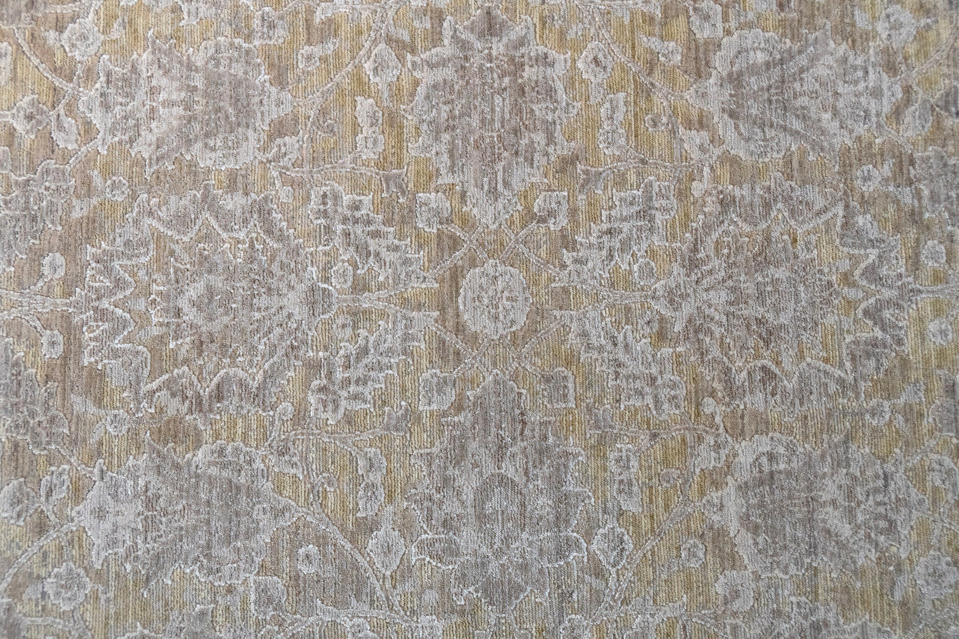 Lara Traditional Beige/Grey Floral Low Pile Rug