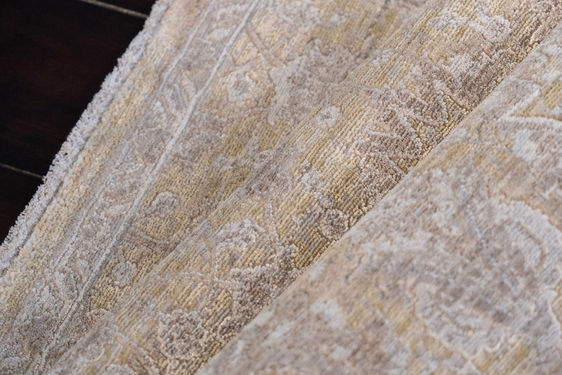 Lara Traditional Beige/Grey Floral Low Pile Rug