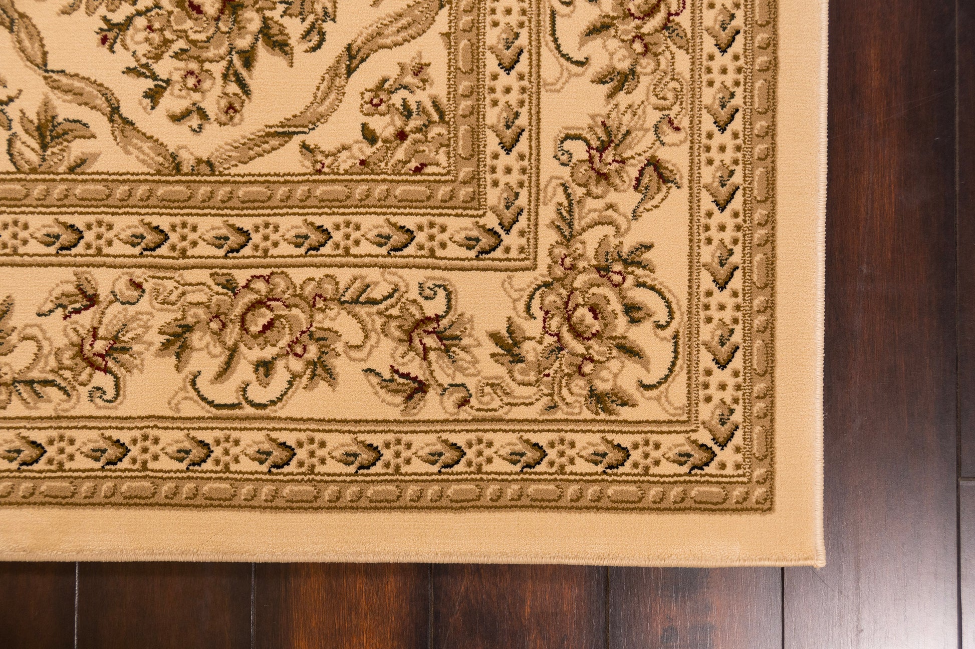 Legacy Traditional Ivory Classic Medium Pile Rug