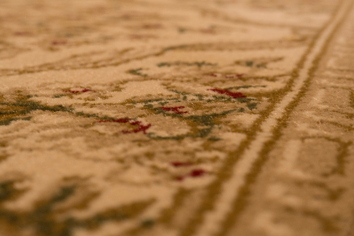 Legacy Traditional Ivory Classic Medium Pile Rug