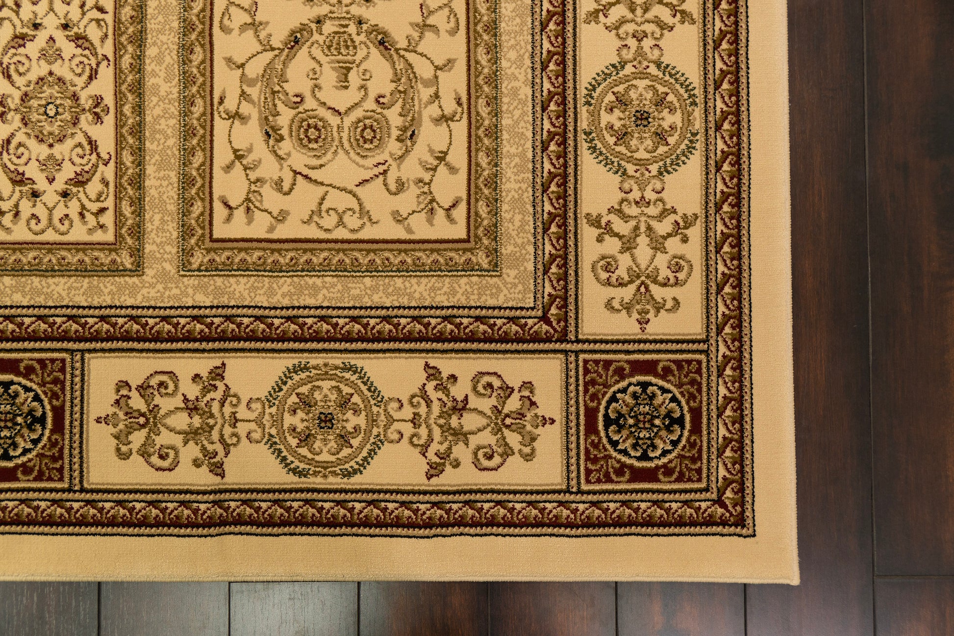 Legacy Traditional Ivory Classic Medium Pile Rug