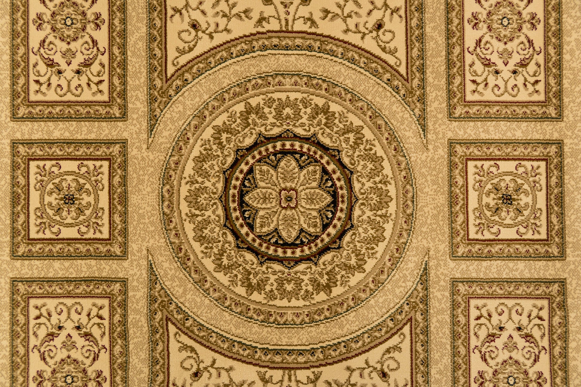 Legacy Traditional Ivory Classic Medium Pile Rug