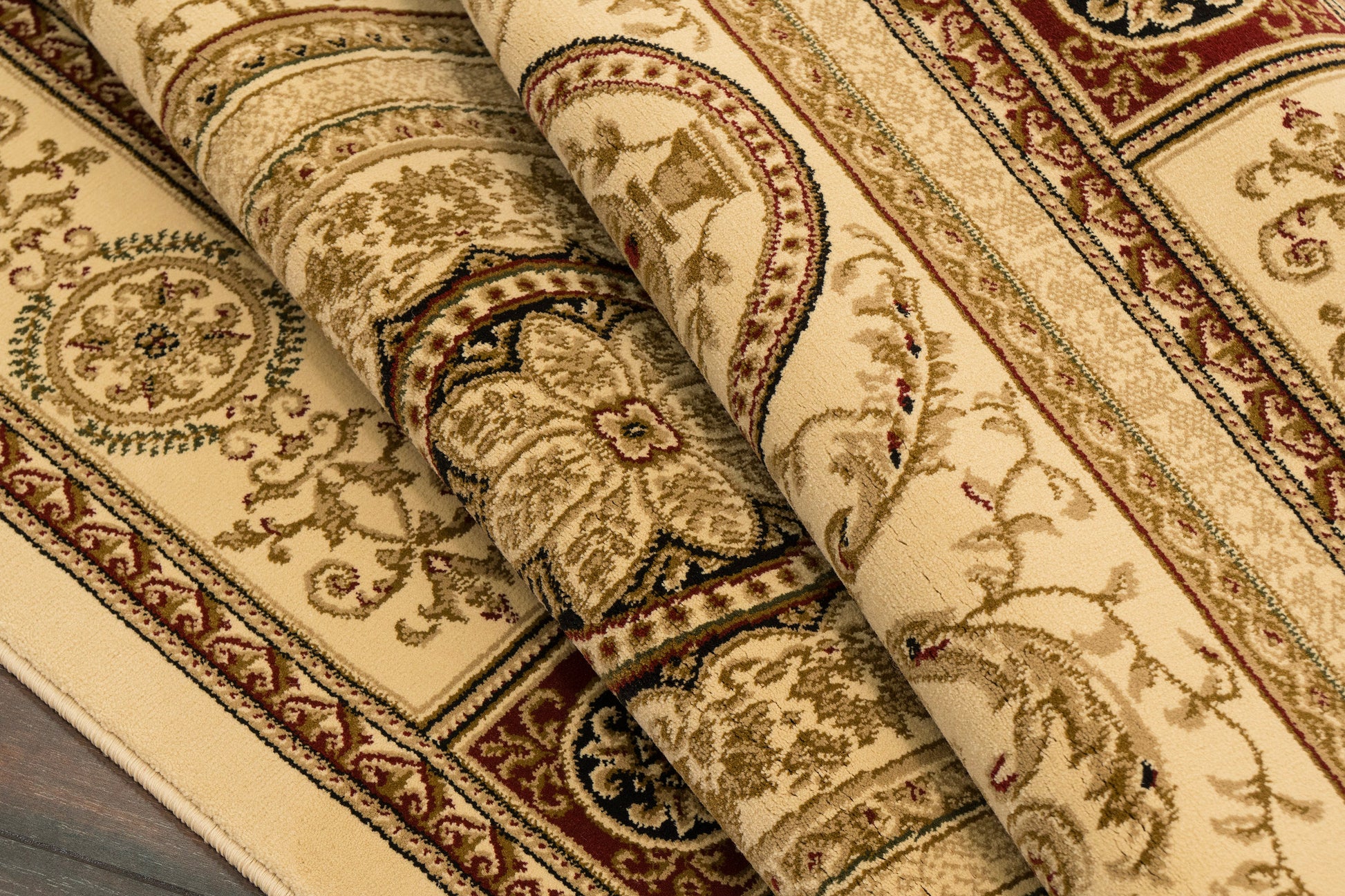Legacy Traditional Ivory Classic Medium Pile Rug