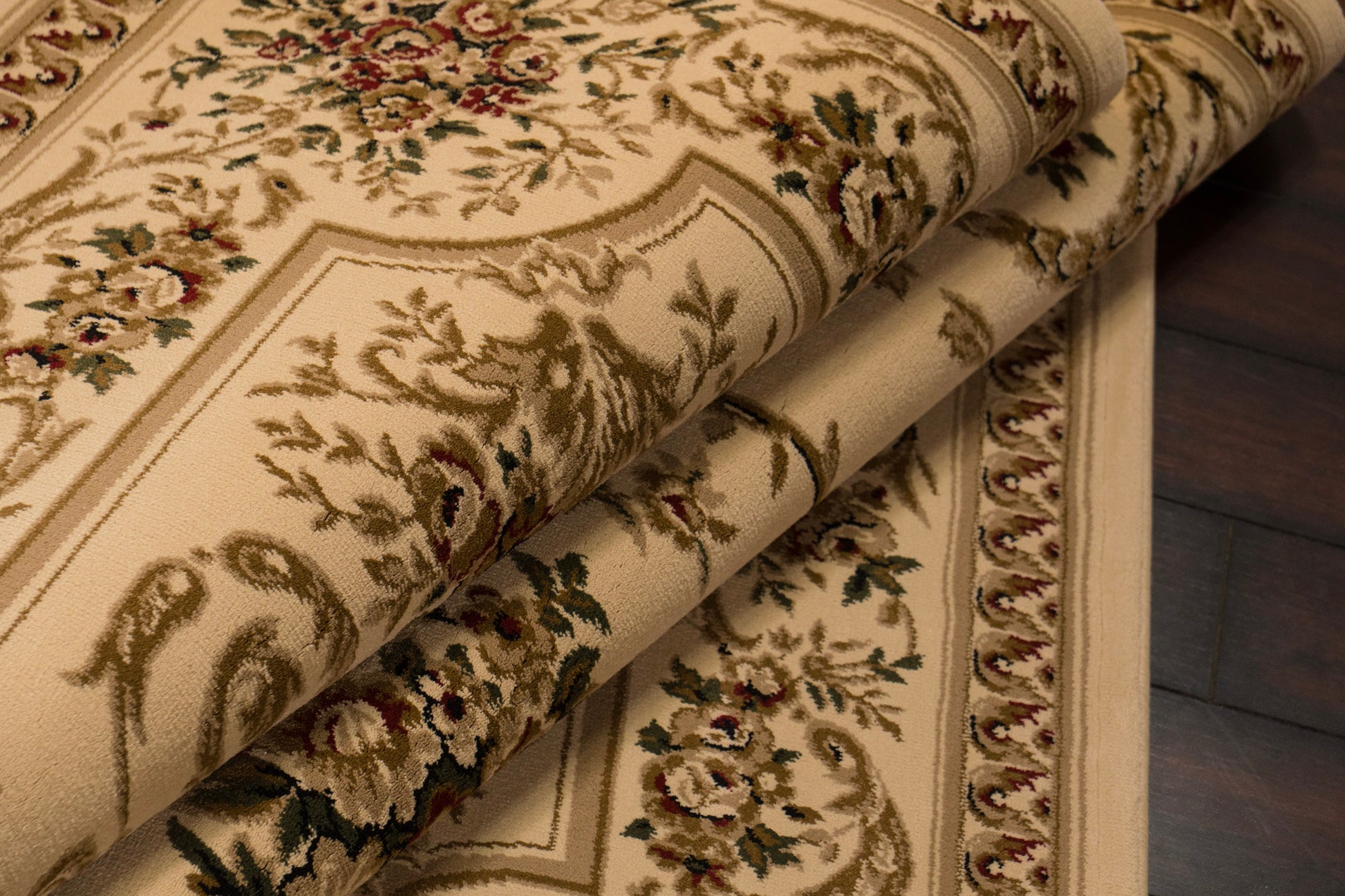 Legacy Traditional Ivory Classic Medium Pile Rug
