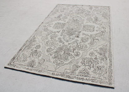 Legend Traditional Ivory/Natural Oriental Low Pile Rug