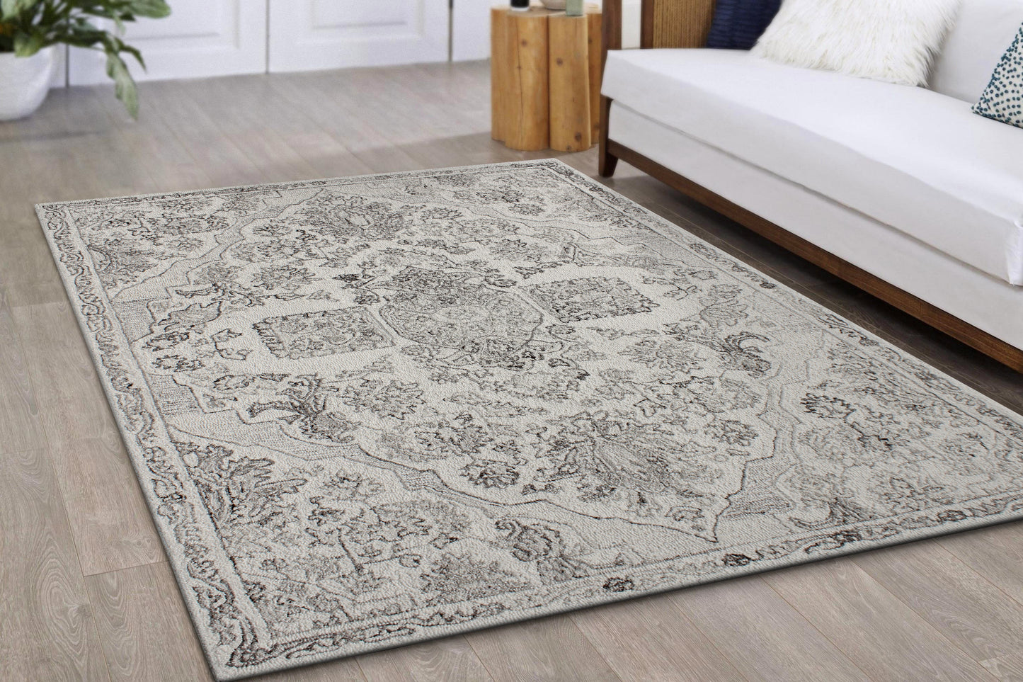 Legend Traditional Ivory/Natural Oriental Low Pile Rug