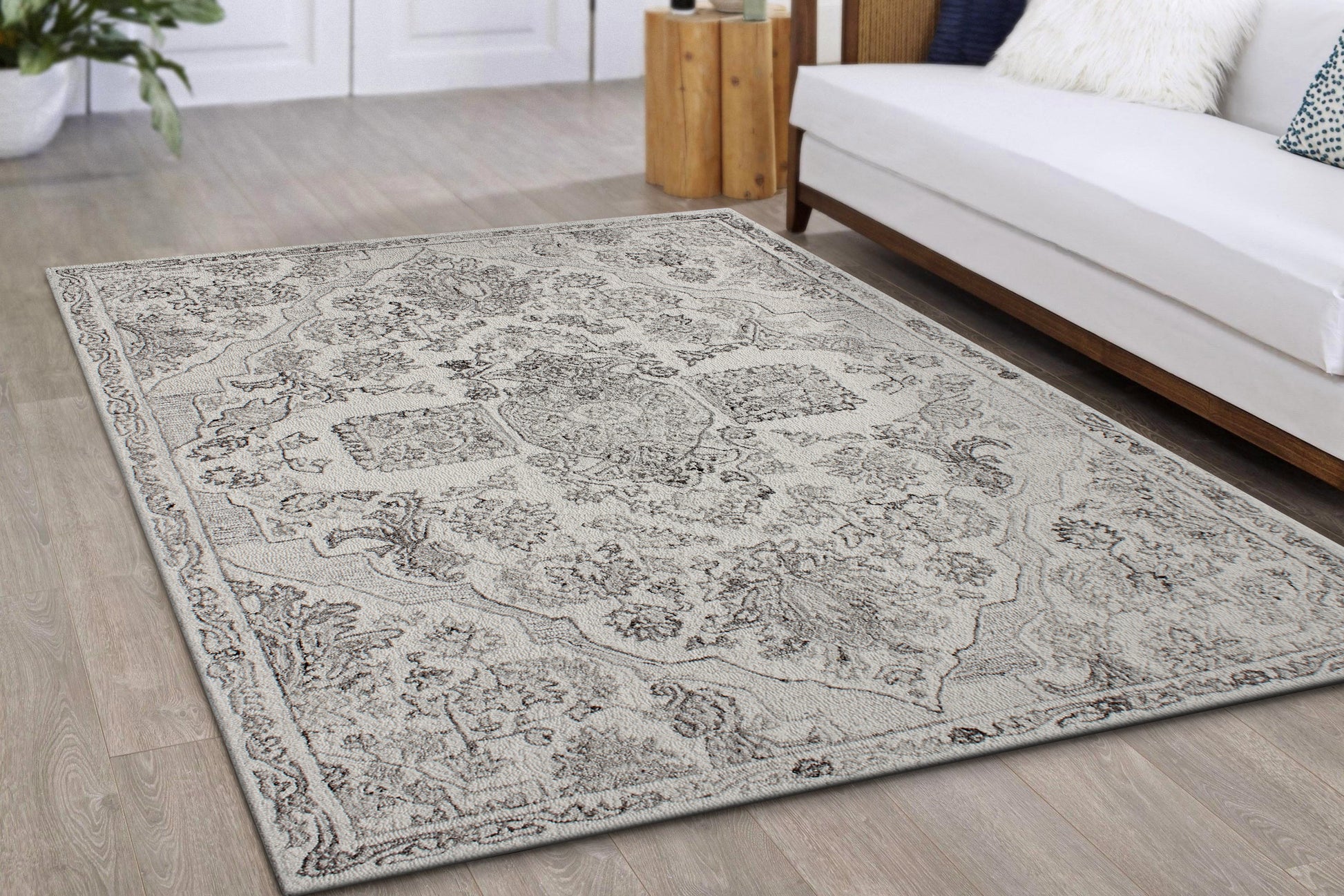 Legend Traditional Ivory/Natural Oriental Low Pile Rug