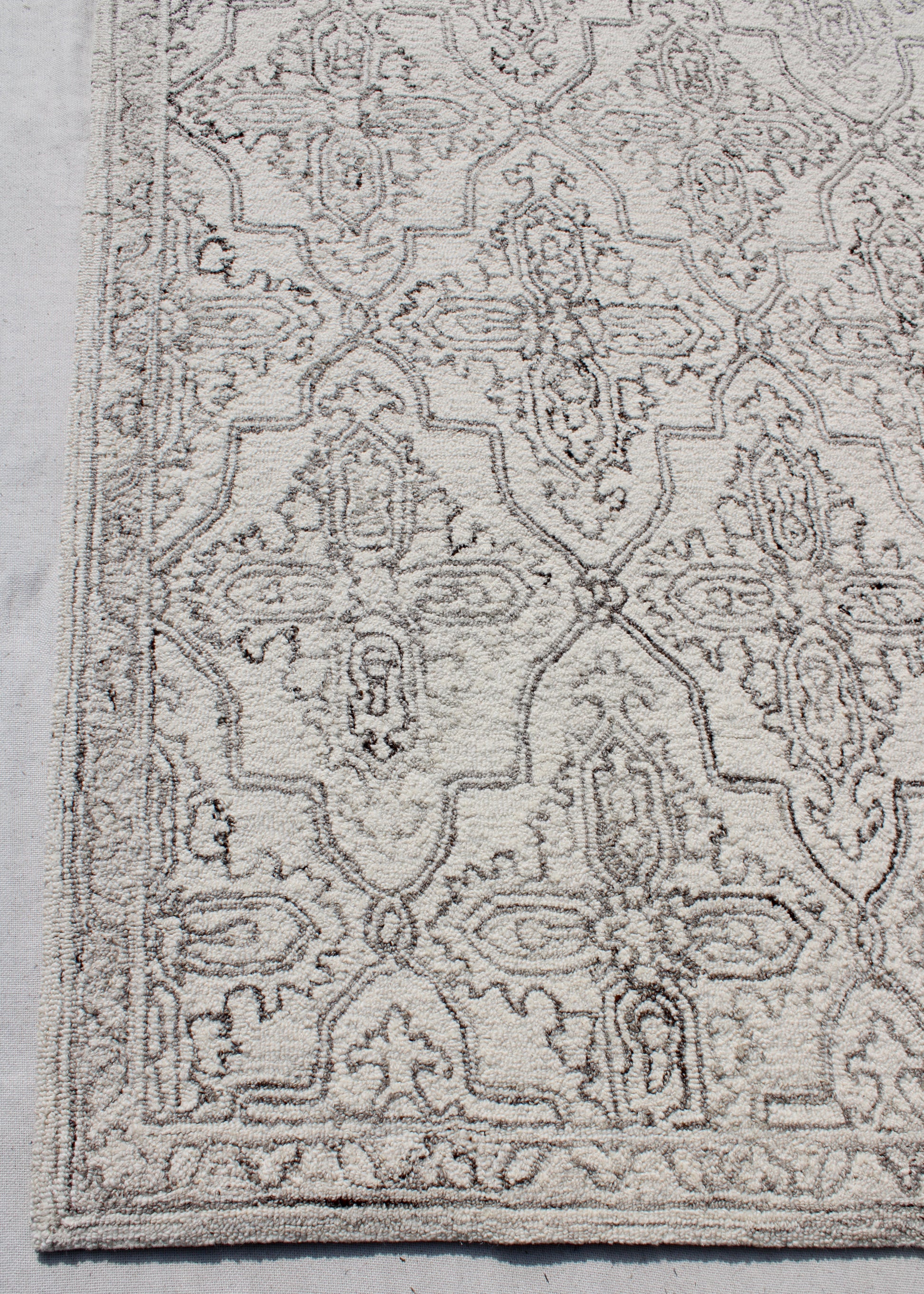 Legend Traditional Ivory/Natural Oriental Low Pile Rug