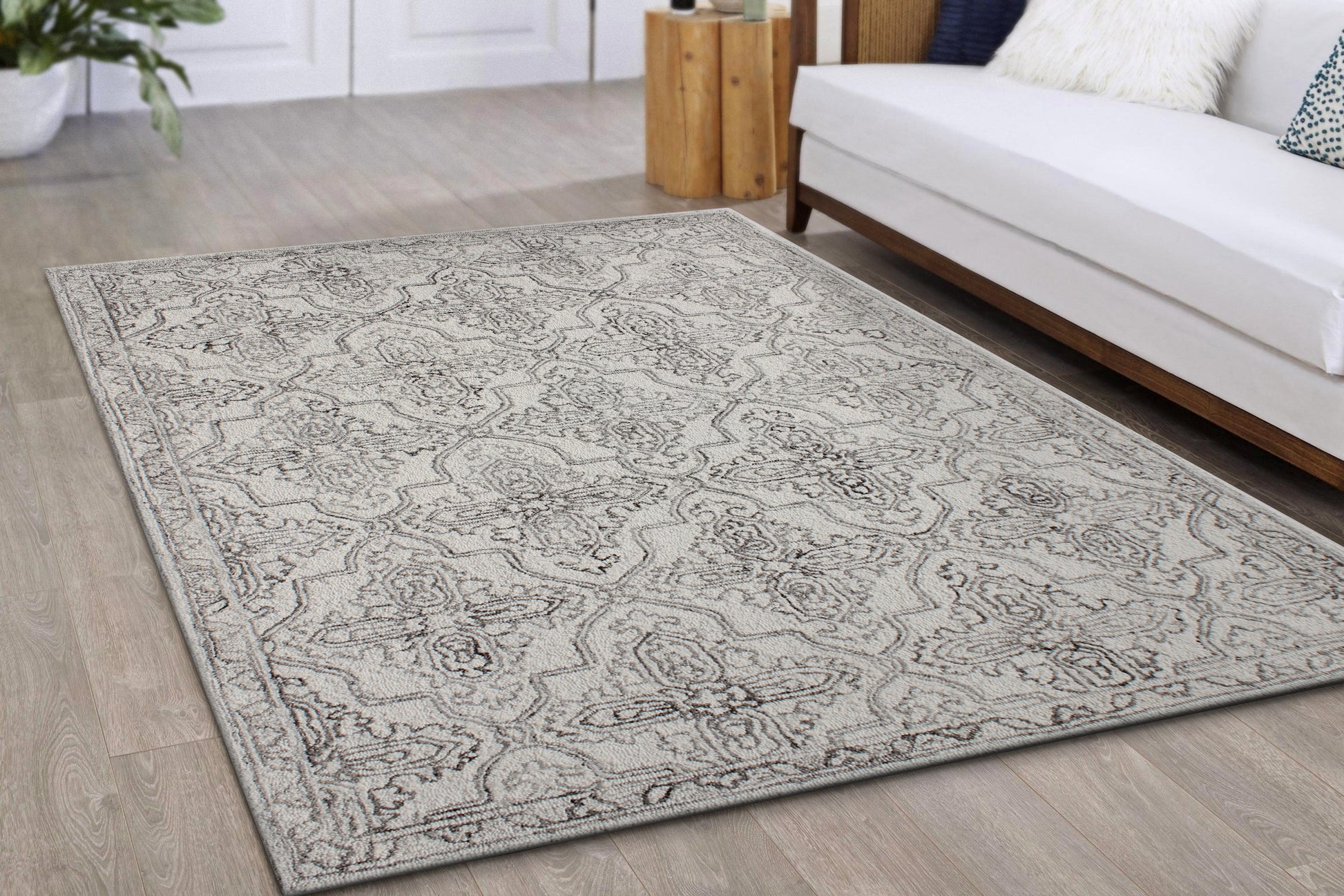 Legend Traditional Ivory/Natural Oriental Low Pile Rug