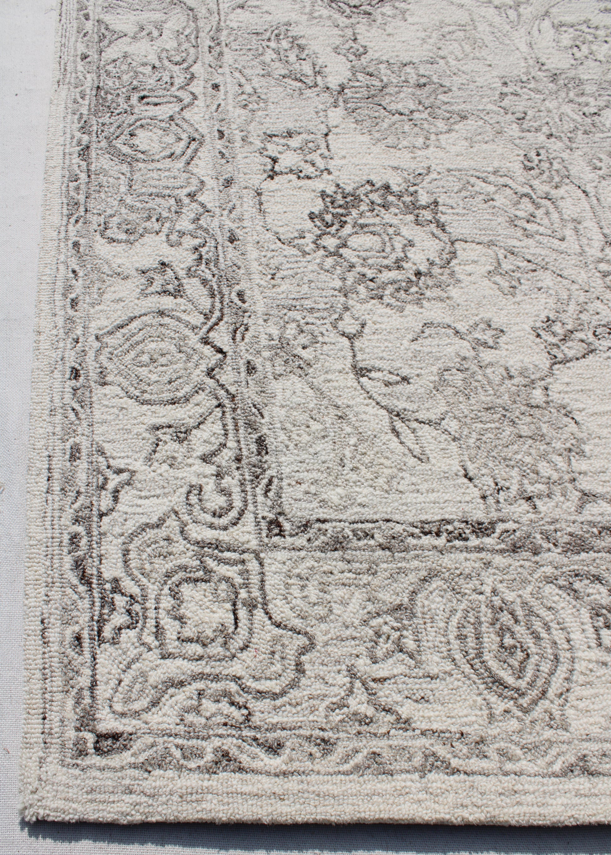 Legend Traditional Ivory/Natural Oriental Low Pile Rug