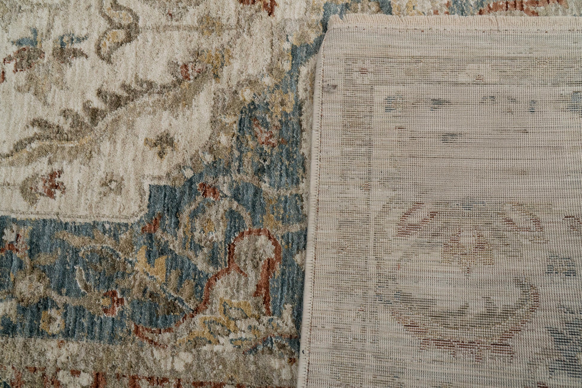 Luminous Traditional Cream/Beige/Navy Medallion Medium Pile Rug
