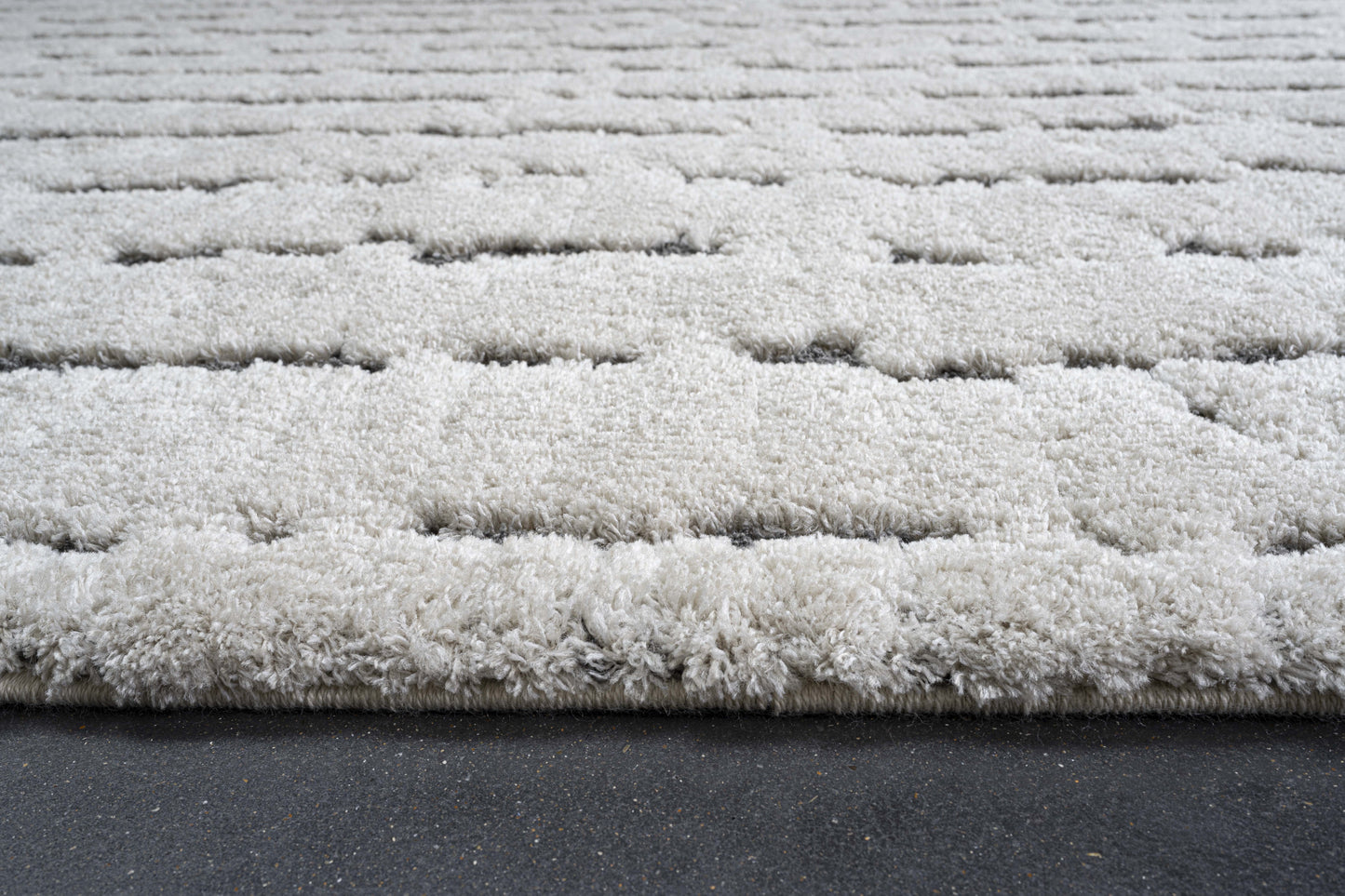 Masai Modern Ivory Geometric Shag Rug