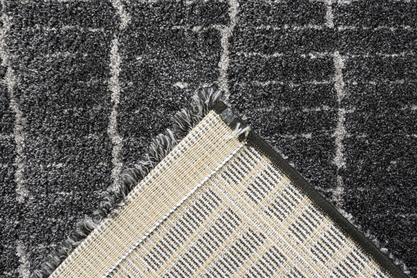 Masai Modern Black/White Geometric Shag Rug