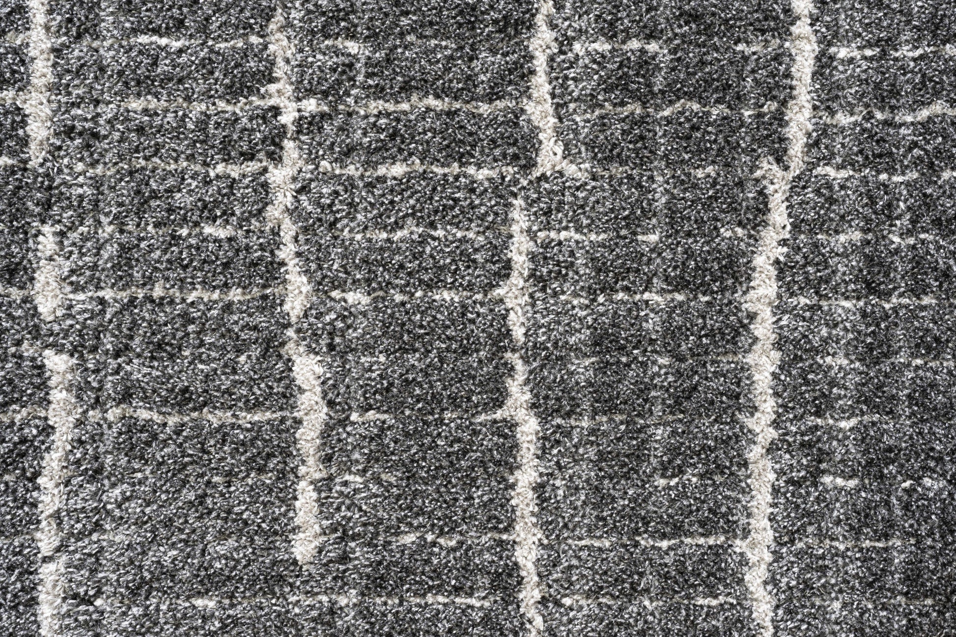 Masai Modern Black/White Geometric Shag Rug