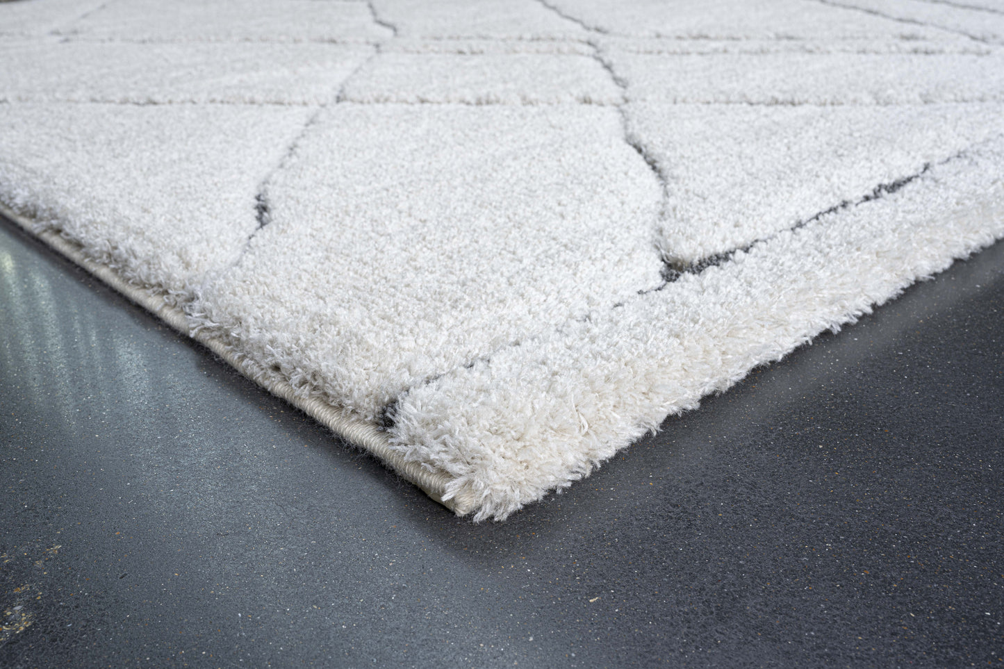 Masai Modern Ivory Geometric Shag Rug