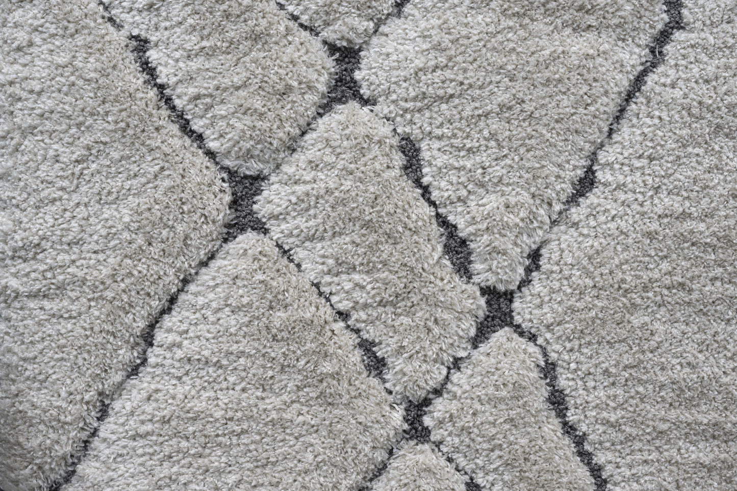 Masai Modern Ivory Geometric Shag Rug