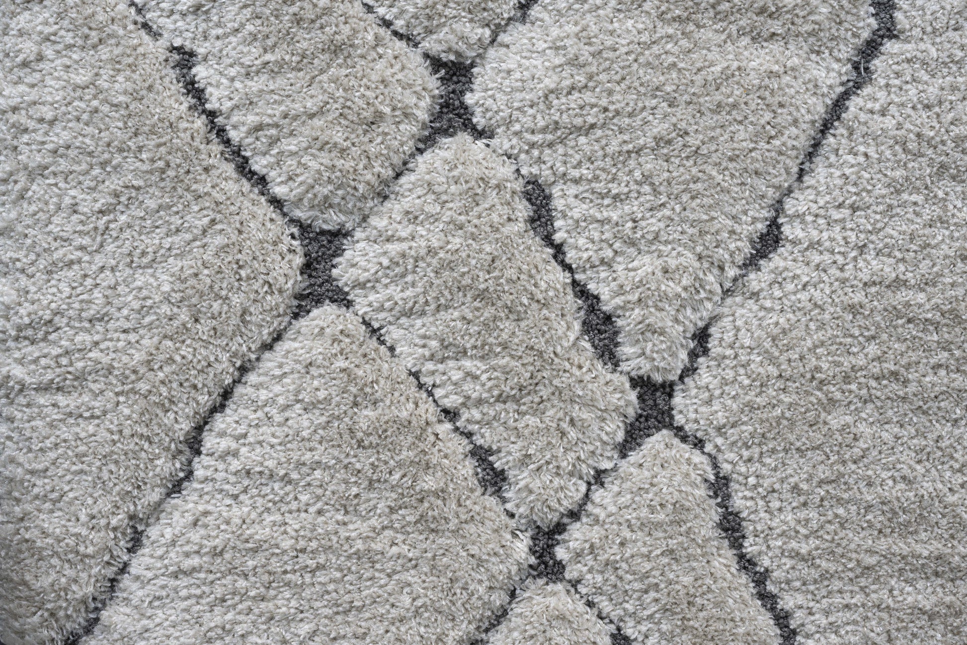Masai Modern Ivory Geometric Shag Rug