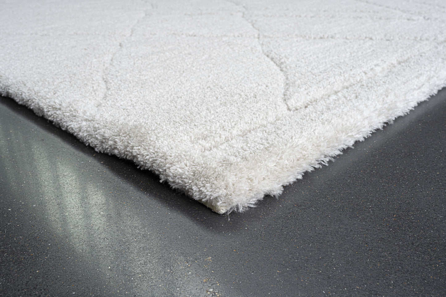 Masai Modern Ivory Geometric Shag Rug